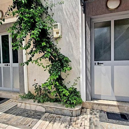 A Cheerful Villa With Free Parking Space Tirana Exterior foto